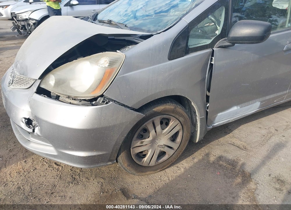 2010 HONDA FIT VIN: JHMGE8H22AC015425