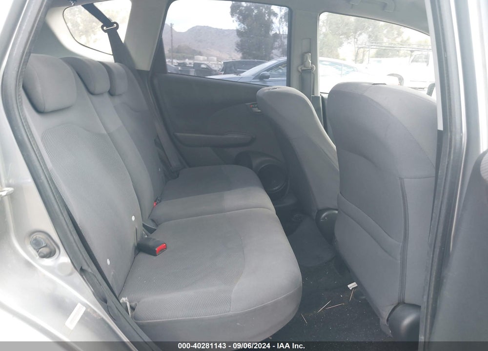 2010 HONDA FIT VIN: JHMGE8H22AC015425