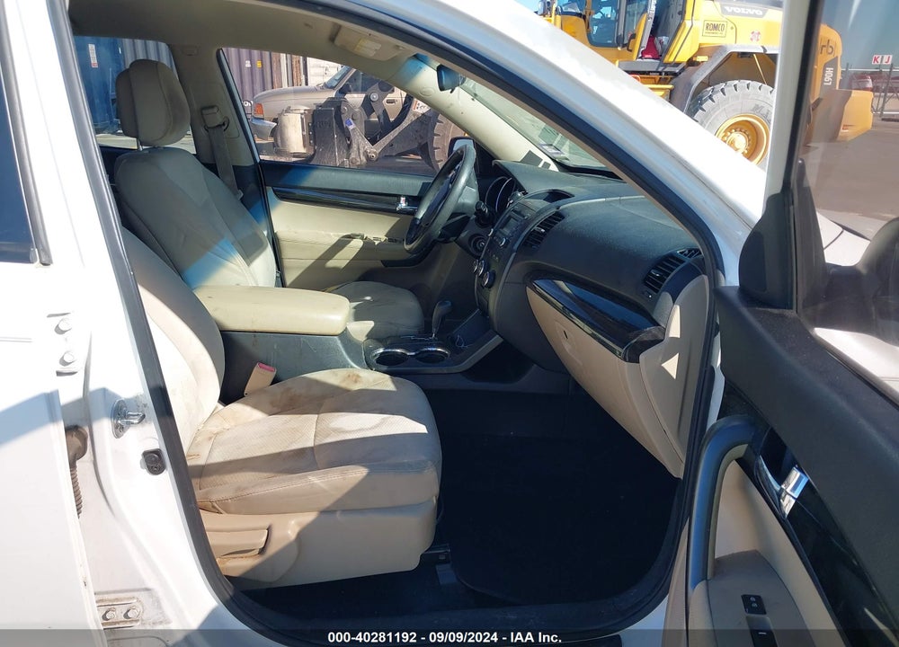2013 KIA SORENTO LX VIN: 5XYKT4A13DG314028