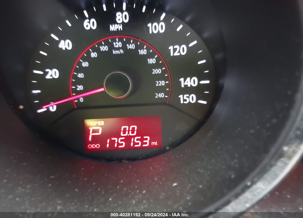 2013 KIA SORENTO LX VIN: 5XYKT4A13DG314028