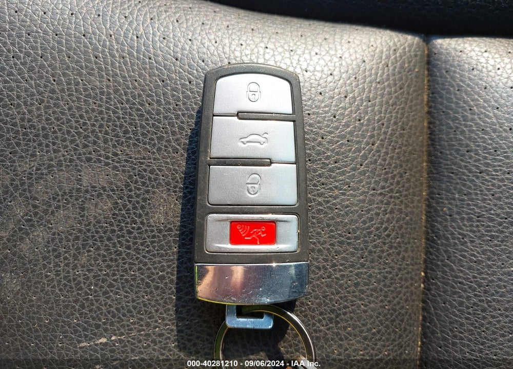 2008 VOLKSWAGEN PASSAT KOMFORT VIN: WVWAK73CX8E137975