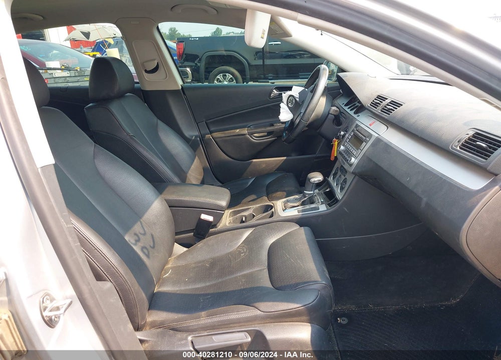 2008 VOLKSWAGEN PASSAT KOMFORT VIN: WVWAK73CX8E137975