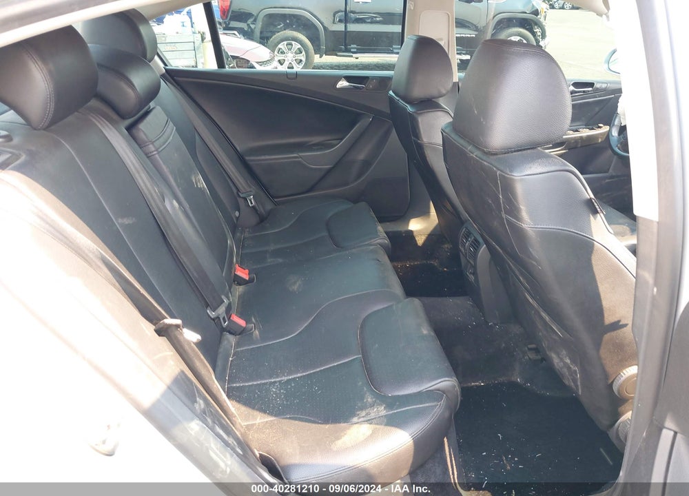 2008 VOLKSWAGEN PASSAT KOMFORT VIN: WVWAK73CX8E137975