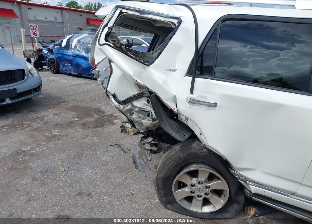 2011 TOYOTA 4RUNNER SR5 V6 VIN: JTEZU5JR3B5021965