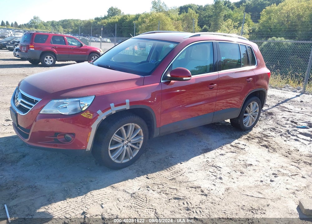 2011 VOLKSWAGEN TIGUAN SE VIN: WVGBV7AX7BW000054