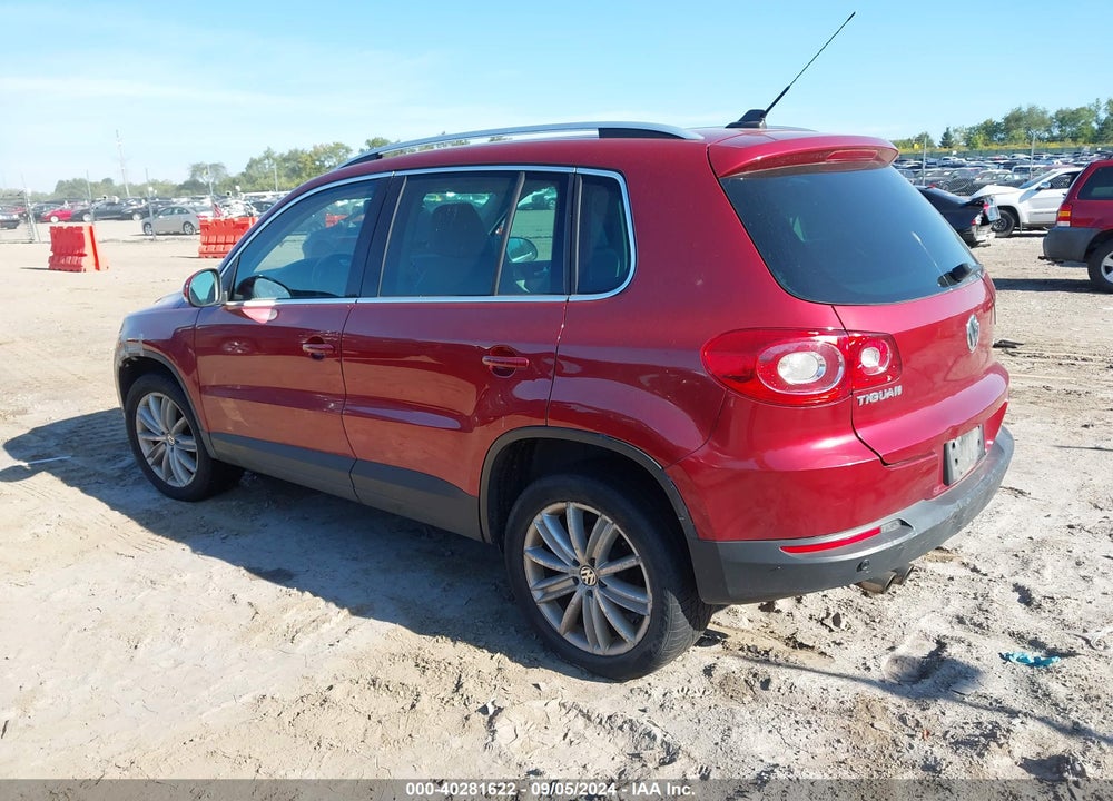 2011 VOLKSWAGEN TIGUAN SE VIN: WVGBV7AX7BW000054