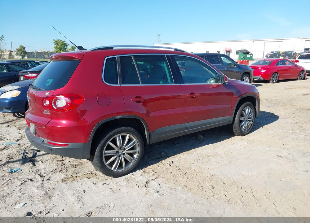 2011 VOLKSWAGEN TIGUAN SE VIN: WVGBV7AX7BW000054