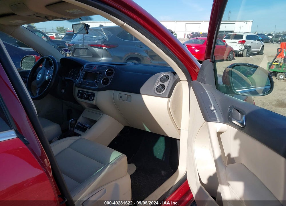 2011 VOLKSWAGEN TIGUAN SE VIN: WVGBV7AX7BW000054