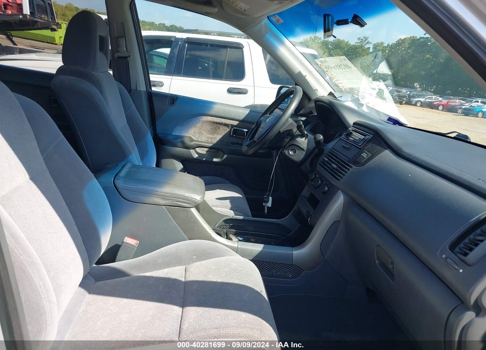 2005 HONDA PILOT LX VIN: 2HKYF18115H552363