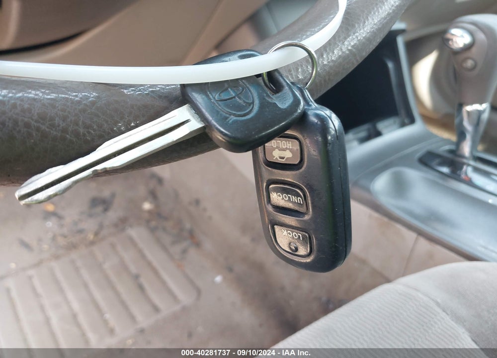 2005 TOYOTA CAMRY LE VIN: 4T1BE32K05U946878