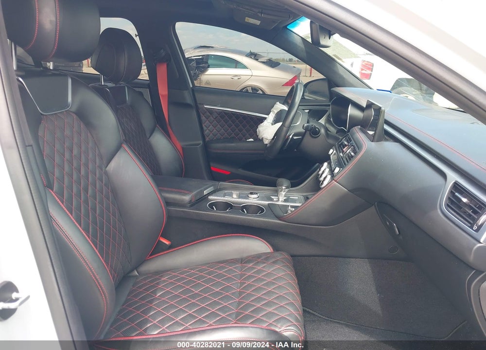 2022 GENESIS G70 3.3T RWD VIN: KMTG54TE8NU090305