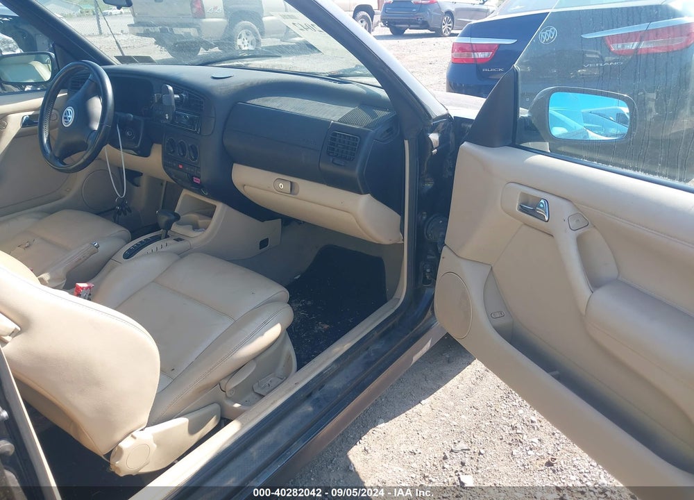 2002 VOLKSWAGEN CABRIO VIN: 3VWDC21V12M810460