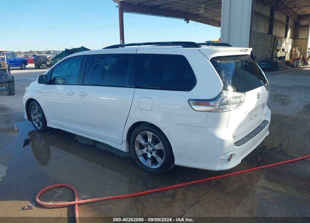 2011 TOYOTA SIENNA SE VIN: 5TDXK3DC7BS033530