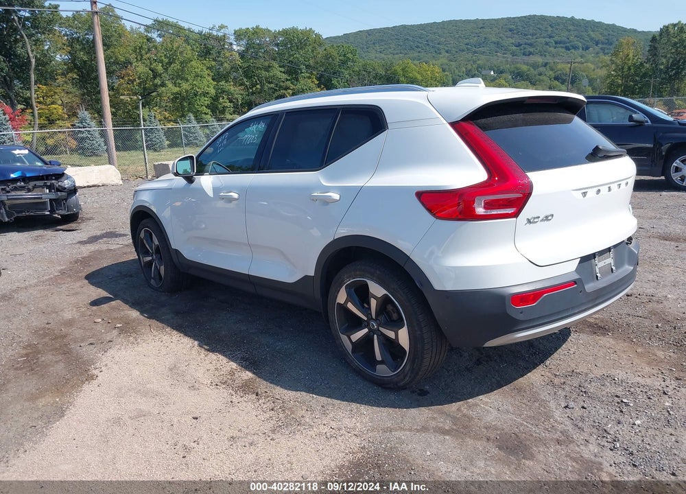 2019 VOLVO XC40 T4 MOMENTUM VIN: YV4AC2HK3K2054507