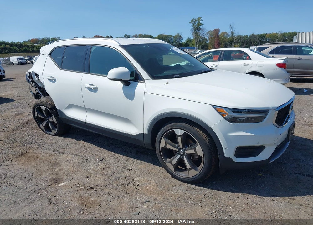 2019 VOLVO XC40 T4 MOMENTUM VIN: YV4AC2HK3K2054507