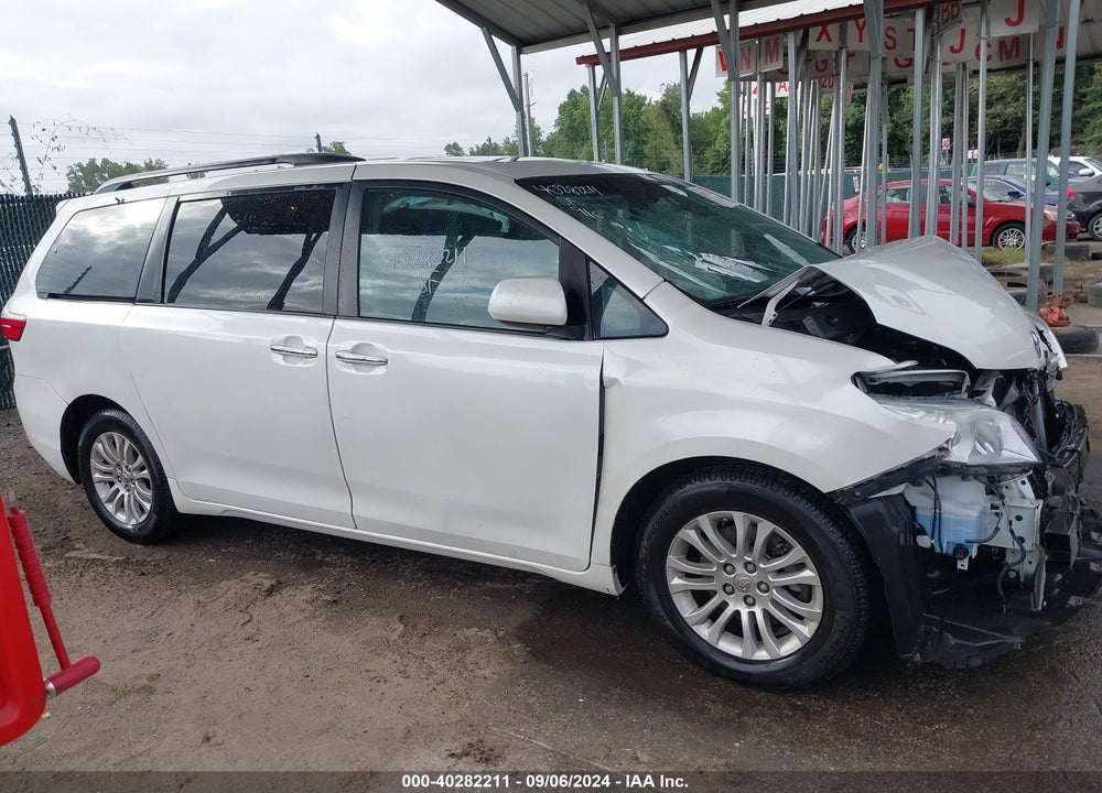2015 TOYOTA SIENNA XLE 8 PASSENGER VIN: 5TDYK3DC7FS649772