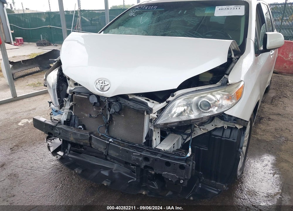 2015 TOYOTA SIENNA XLE 8 PASSENGER VIN: 5TDYK3DC7FS649772
