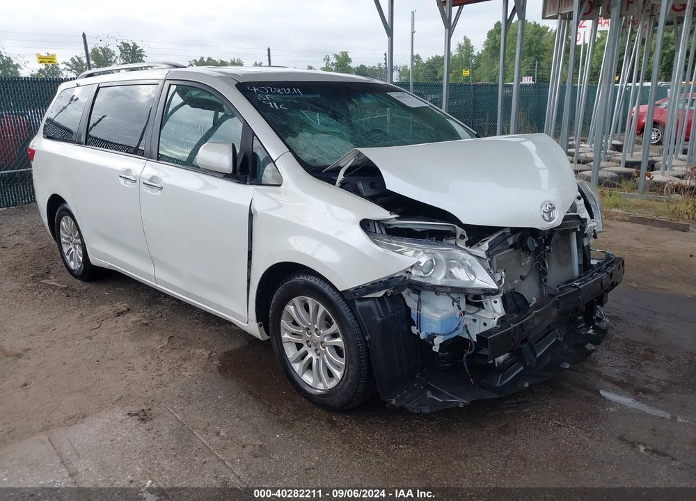2015 TOYOTA SIENNA XLE 8 PASSENGER VIN: 5TDYK3DC7FS649772