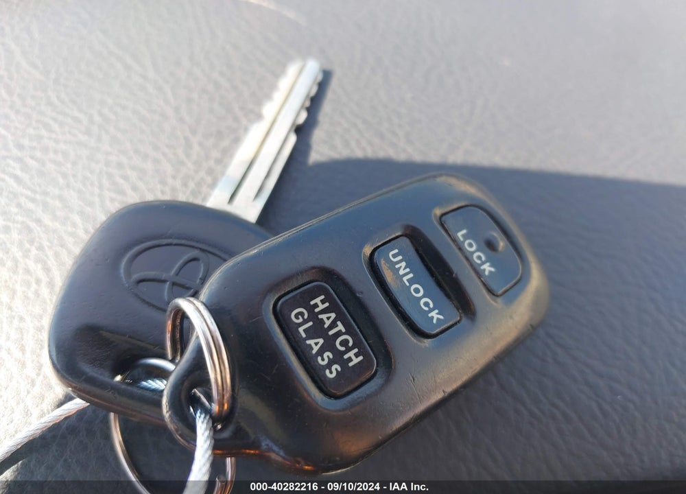2007 TOYOTA MATRIX VIN: 2T1KR32E07C633283