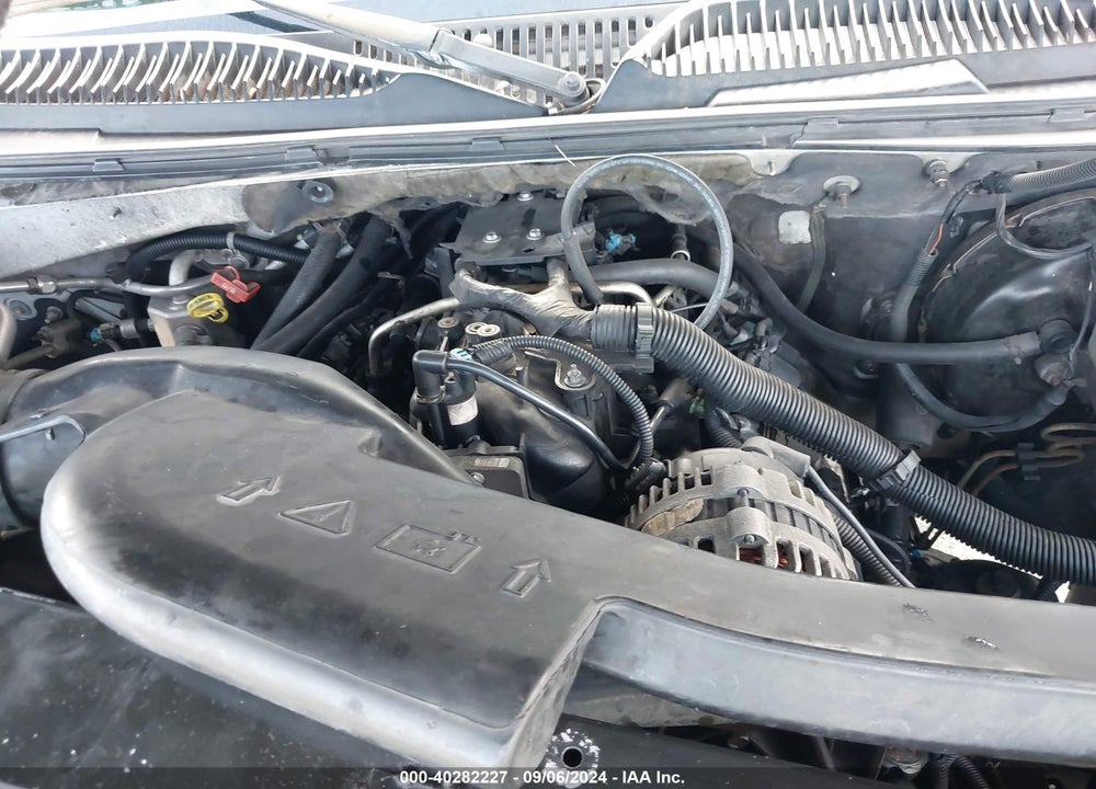 2002 CHEVROLET SUBURBAN 1500 LS VIN: 1GNEC16Z22J154044