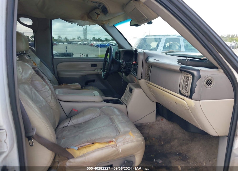 2002 CHEVROLET SUBURBAN 1500 LS VIN: 1GNEC16Z22J154044