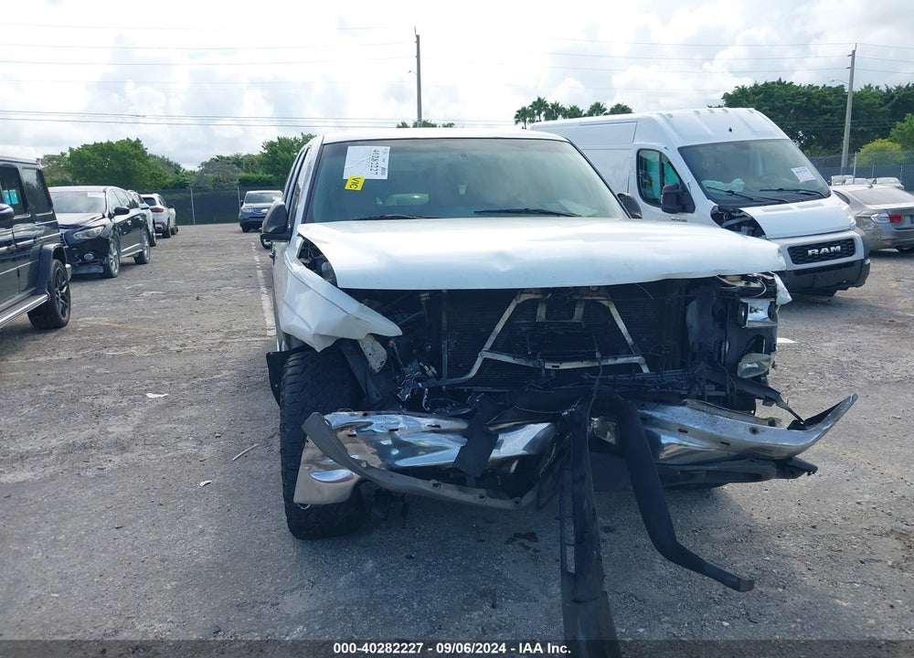 2002 CHEVROLET SUBURBAN 1500 LS VIN: 1GNEC16Z22J154044
