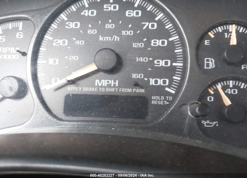 2002 CHEVROLET SUBURBAN 1500 LS VIN: 1GNEC16Z22J154044