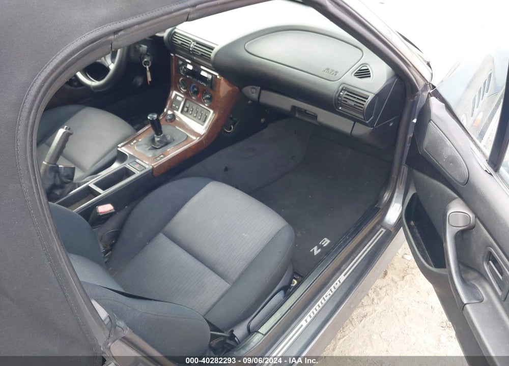 1999 BMW Z3 2.3 VIN: 4USCH9334XLF80410