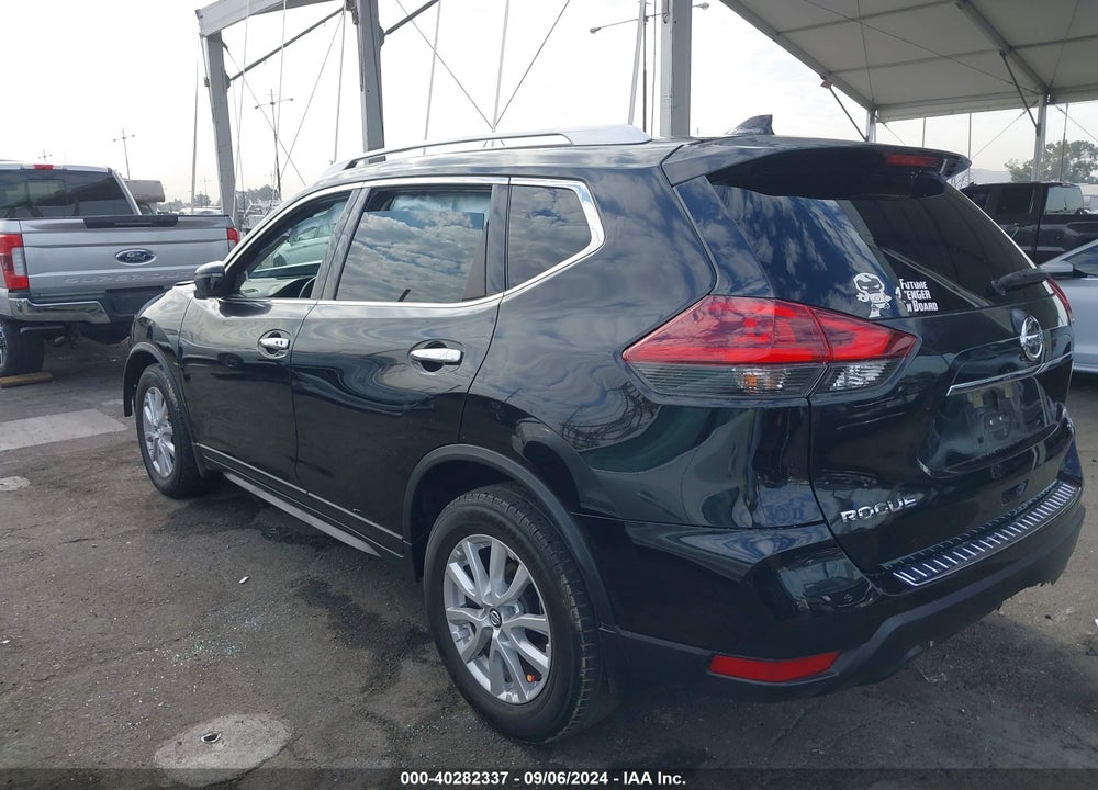 2018 NISSAN ROGUE SV VIN: KNMAT2MT5JP602817