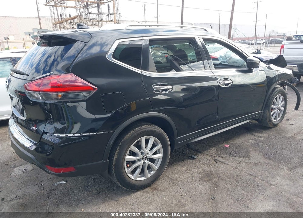 2018 NISSAN ROGUE SV VIN: KNMAT2MT5JP602817