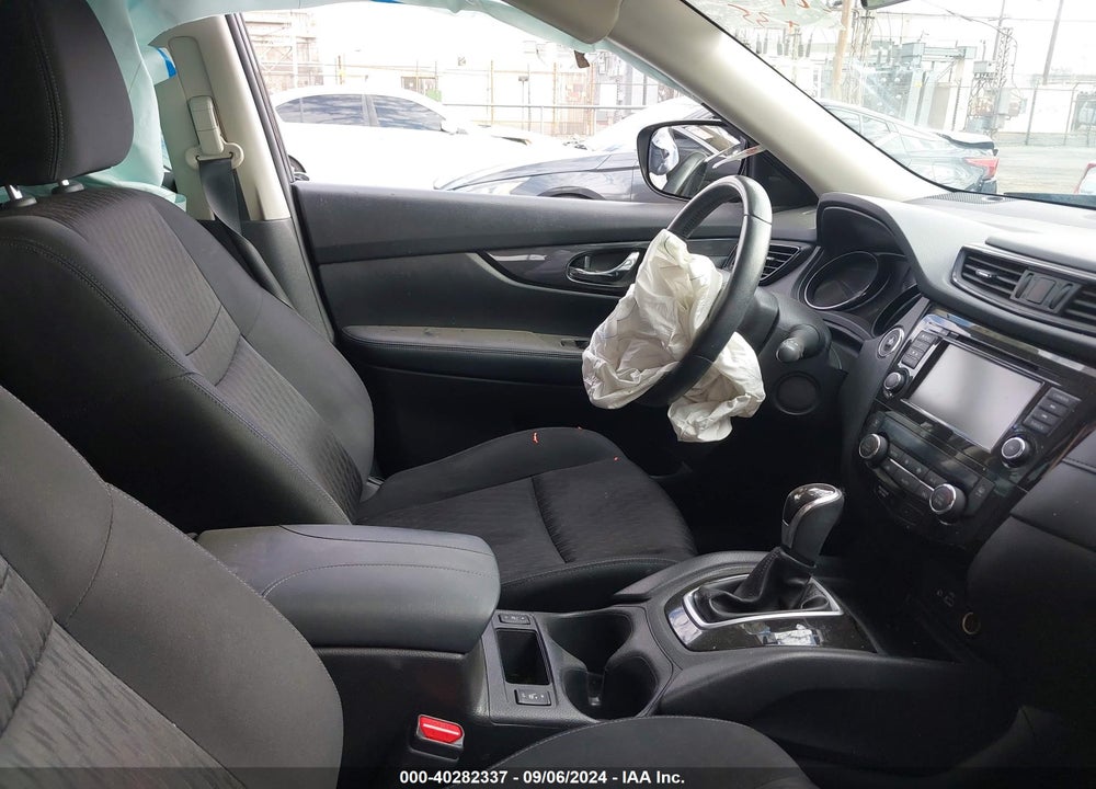 2018 NISSAN ROGUE SV VIN: KNMAT2MT5JP602817