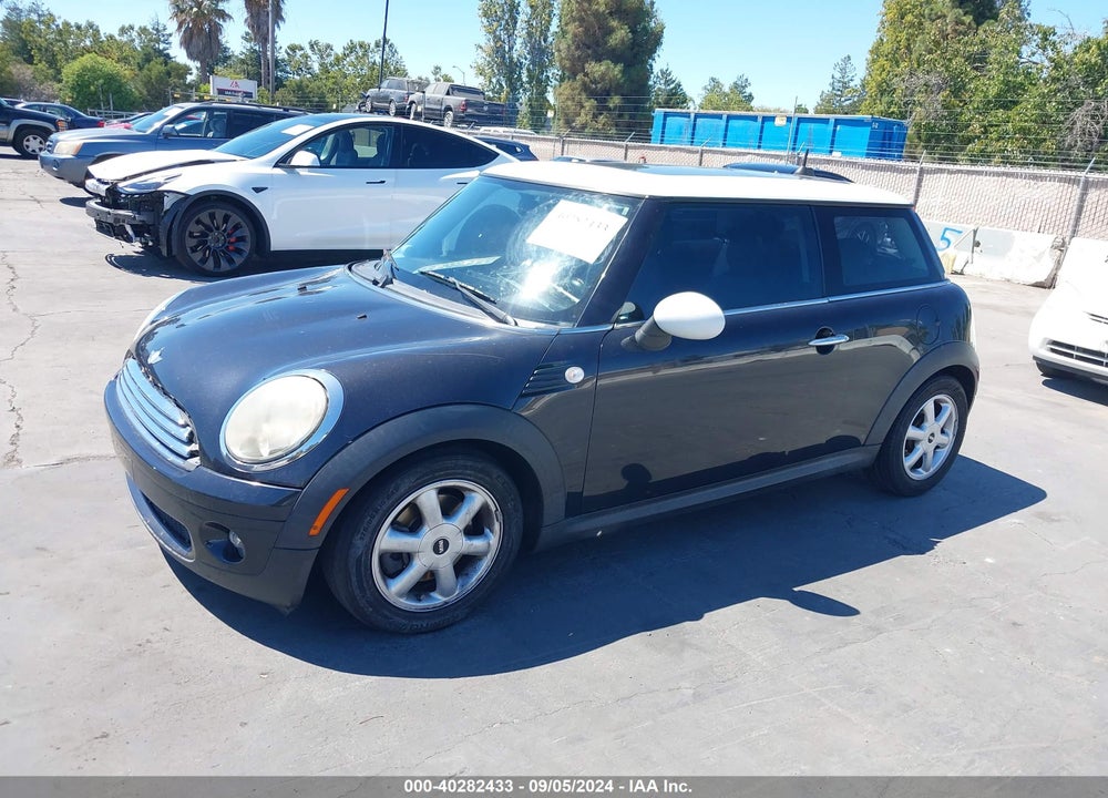 2008 MINI COOPER VIN: WMWMF33528TT65957