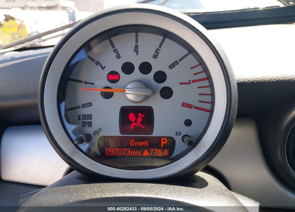 2008 MINI COOPER VIN: WMWMF33528TT65957