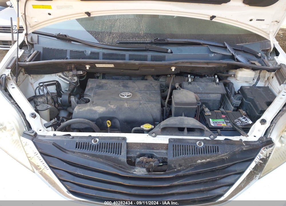 2011 TOYOTA SIENNA LE VIN: 5TDJK3DC2BS004555