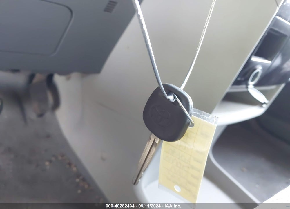 2011 TOYOTA SIENNA LE VIN: 5TDJK3DC2BS004555