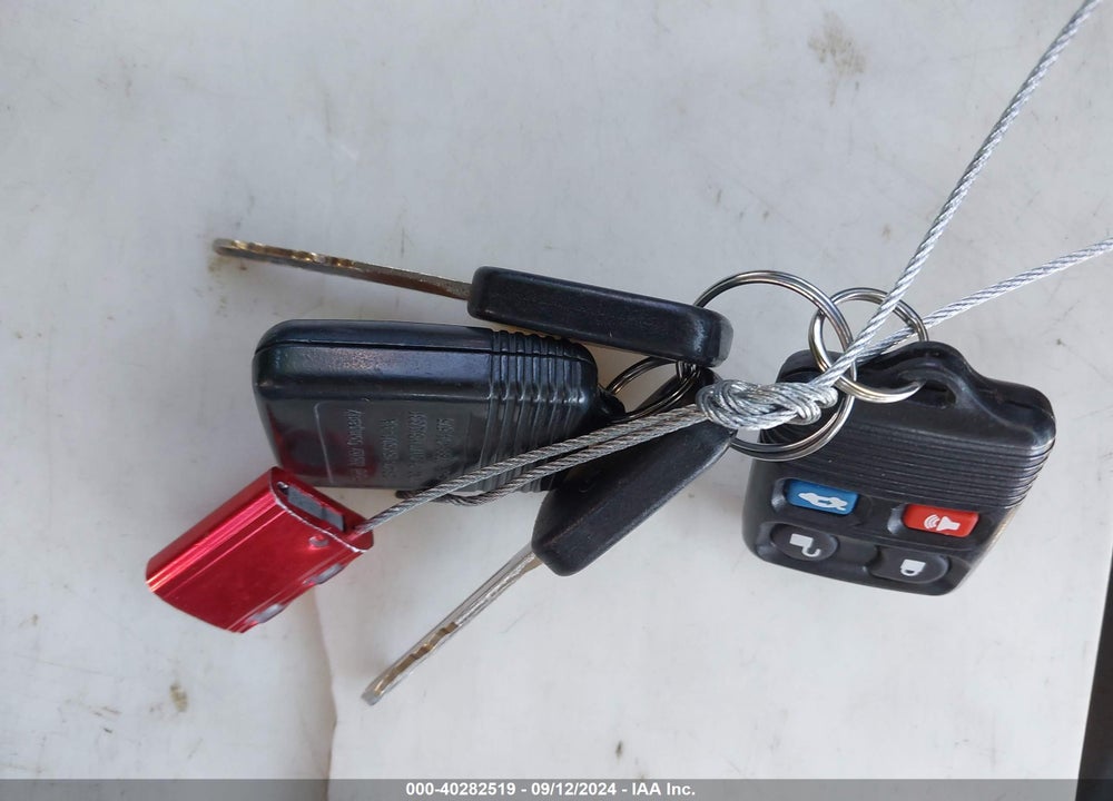 2005 FORD FOCUS ZX4 VIN: 1FAFP34N45W241535