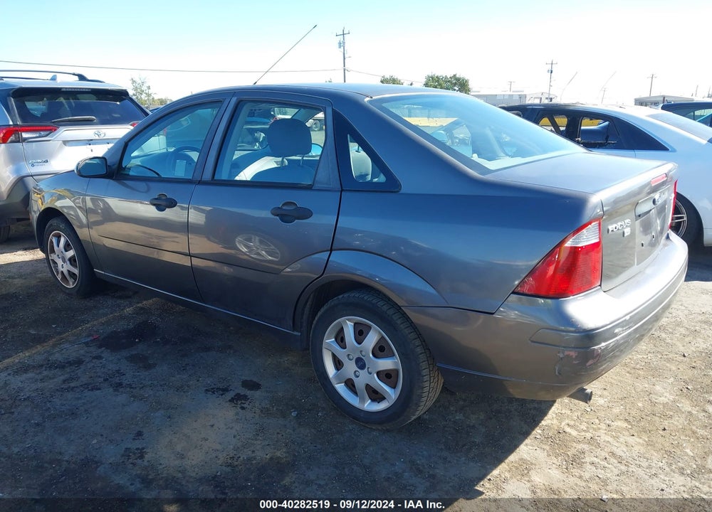 2005 FORD FOCUS ZX4 VIN: 1FAFP34N45W241535