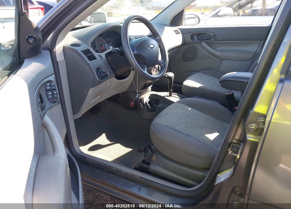 2005 FORD FOCUS ZX4 VIN: 1FAFP34N45W241535