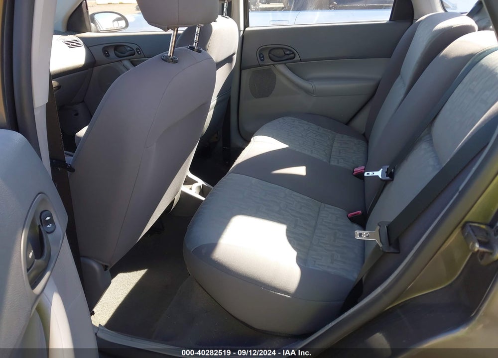 2005 FORD FOCUS ZX4 VIN: 1FAFP34N45W241535