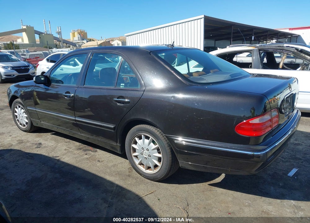 2000 MERCEDES-BENZ E 320 VIN: WDBJF65J7YB092262