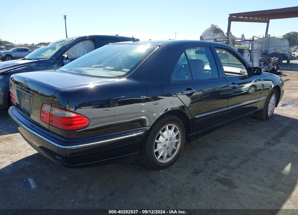 2000 MERCEDES-BENZ E 320 VIN: WDBJF65J7YB092262