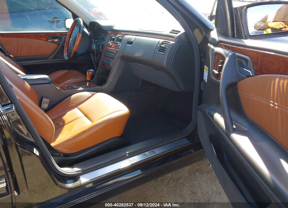 2000 MERCEDES-BENZ E 320 VIN: WDBJF65J7YB092262
