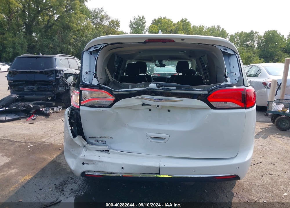 2018 CHRYSLER PACIFICA TOURING L VIN: 2C4RC1BG5JR192800