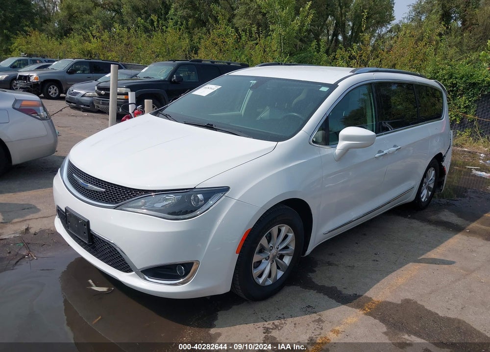 2018 CHRYSLER PACIFICA TOURING L VIN: 2C4RC1BG5JR192800