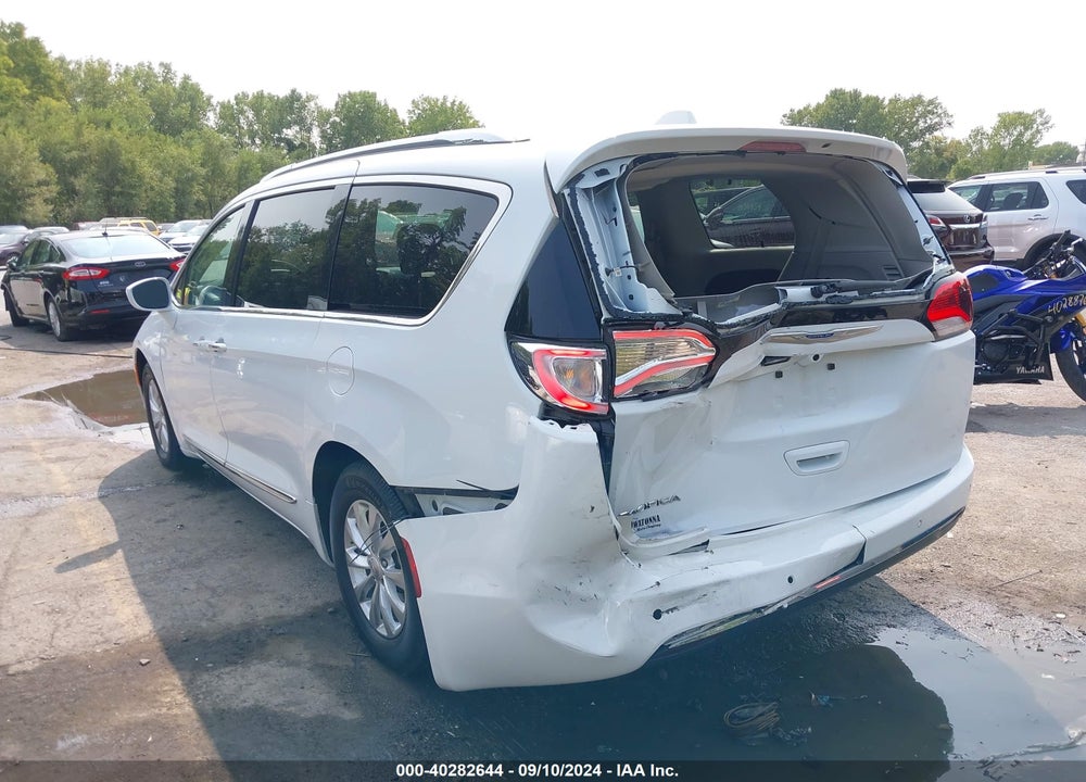 2018 CHRYSLER PACIFICA TOURING L VIN: 2C4RC1BG5JR192800