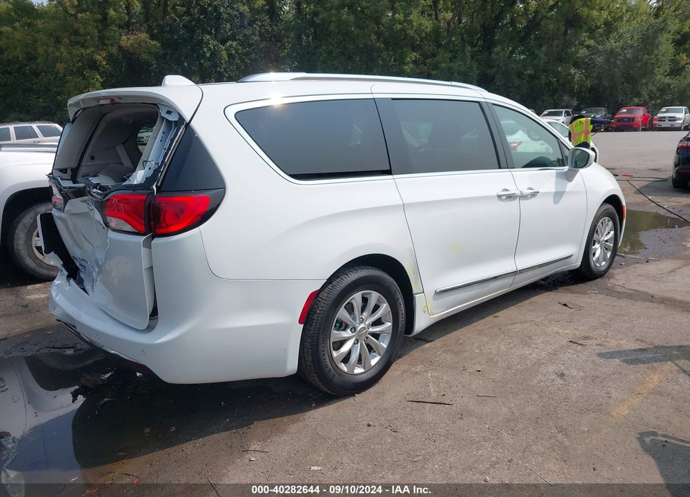 2018 CHRYSLER PACIFICA TOURING L VIN: 2C4RC1BG5JR192800