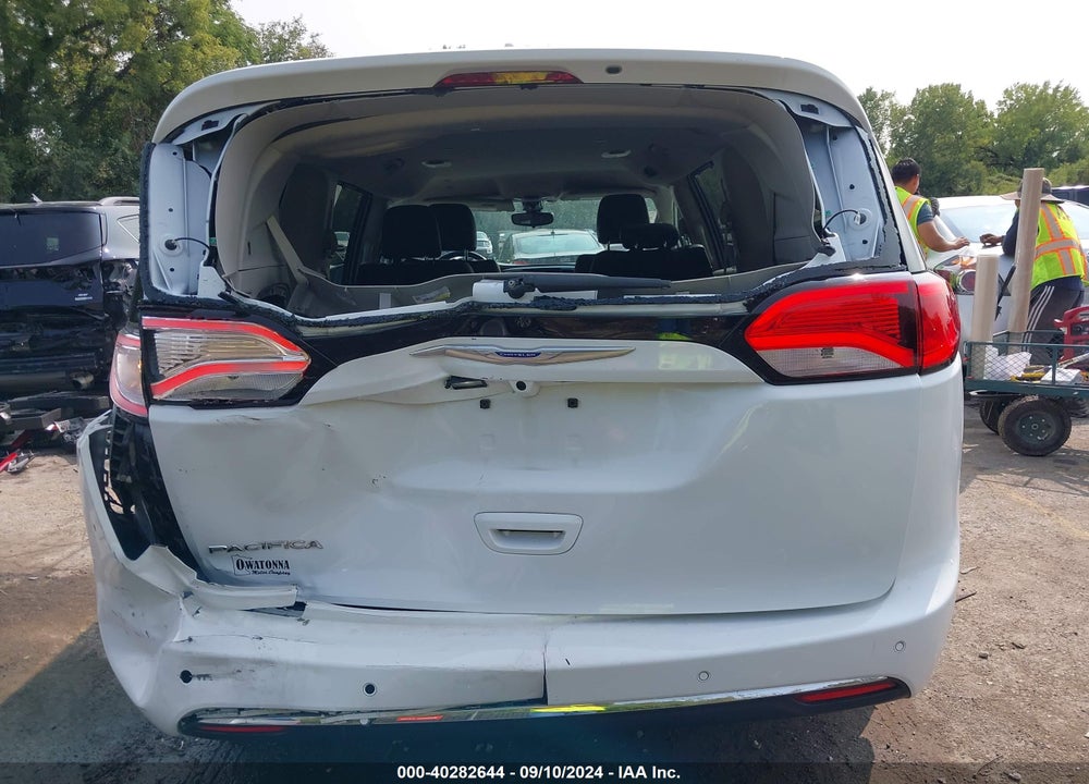 2018 CHRYSLER PACIFICA TOURING L VIN: 2C4RC1BG5JR192800