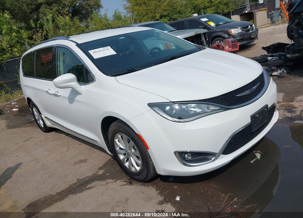 2018 CHRYSLER PACIFICA TOURING L VIN: 2C4RC1BG5JR192800