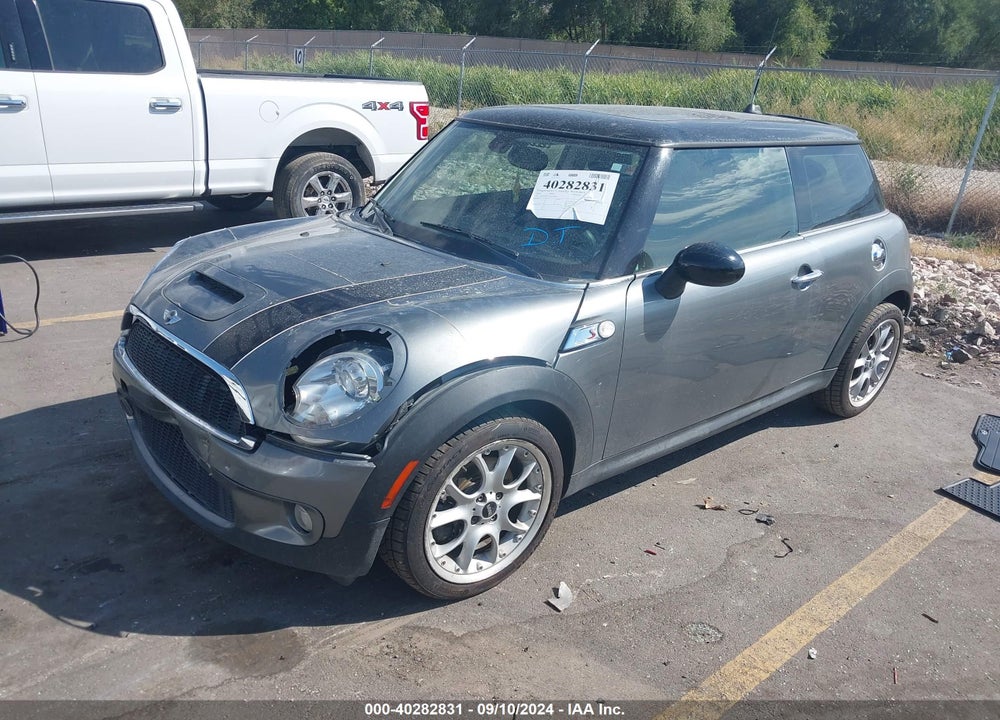2009 MINI COOPER S VIN: WMWMF73559TV39917