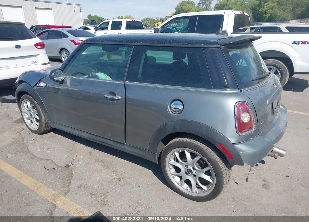 2009 MINI COOPER S VIN: WMWMF73559TV39917